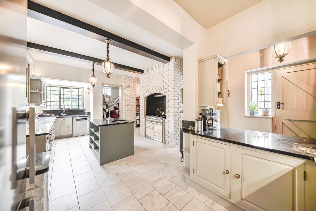 Property photo 3 of 48 Image