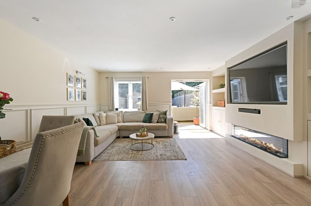 Property photo 2 of 16 16 Ruben Crescent Ph-31.Jpg