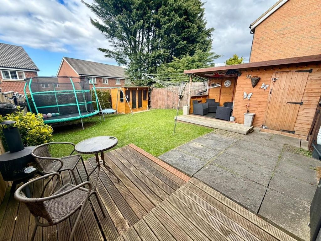 Property photo 2 of 10 External