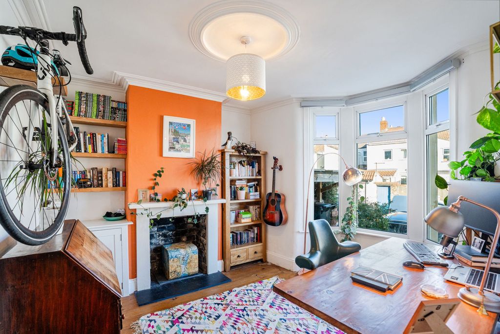 Property photo 2 of 18