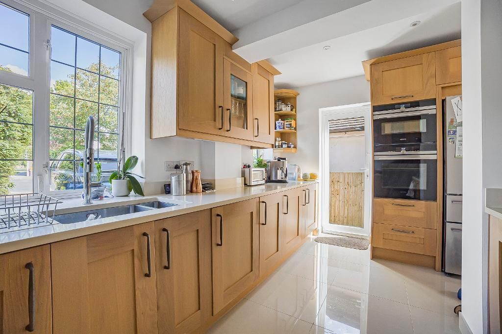 Property photo 3 of 17 Kitchen/Breakfast Room