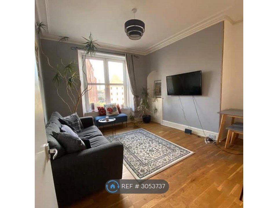 Property photo 1 of 11 Living Room