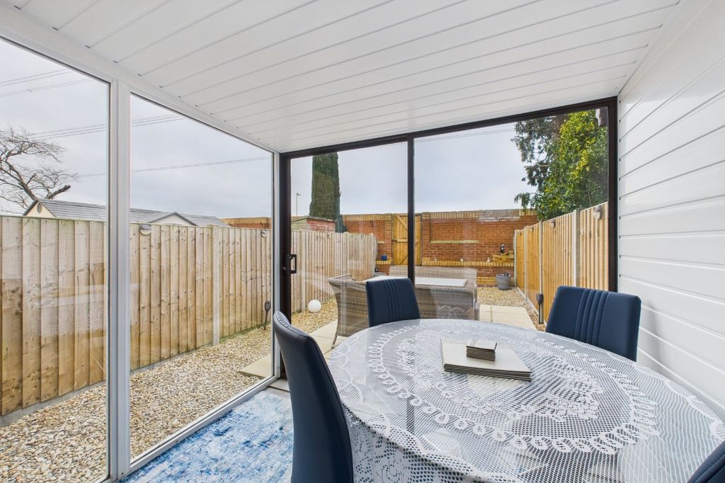 Property photo 3 of 12 Conservatory