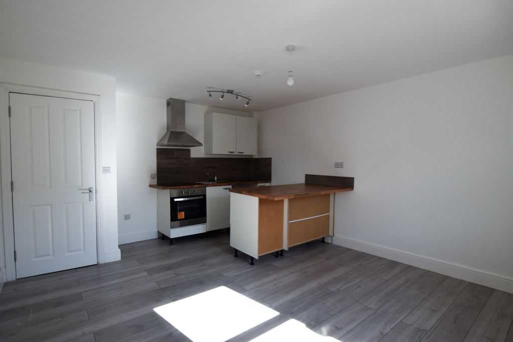 Property photo 3 of 7 Photo 03