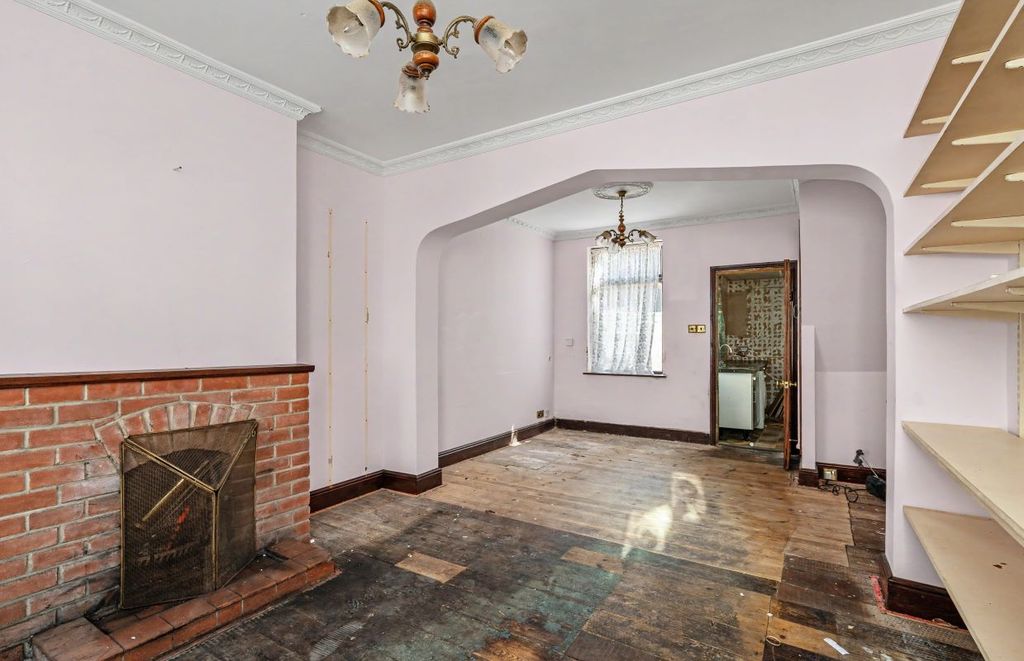 Property photo 2 of 12
