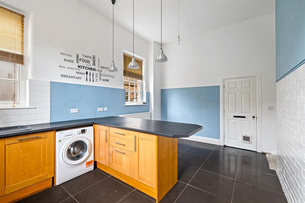 Property photo 3 of 9 11.Jpg