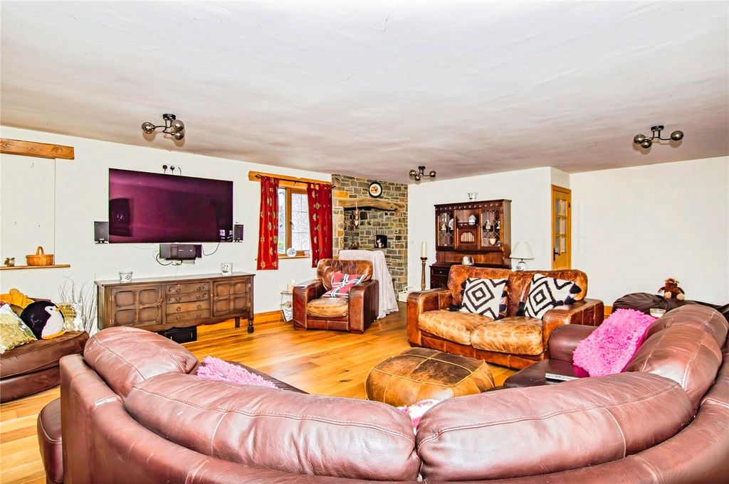 Property photo 2 of 29 Picture No. 24