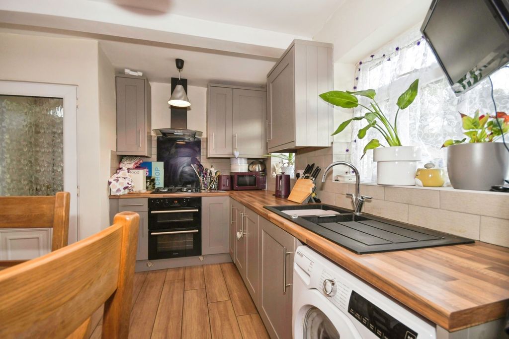 Property photo 2 of 16 Photo