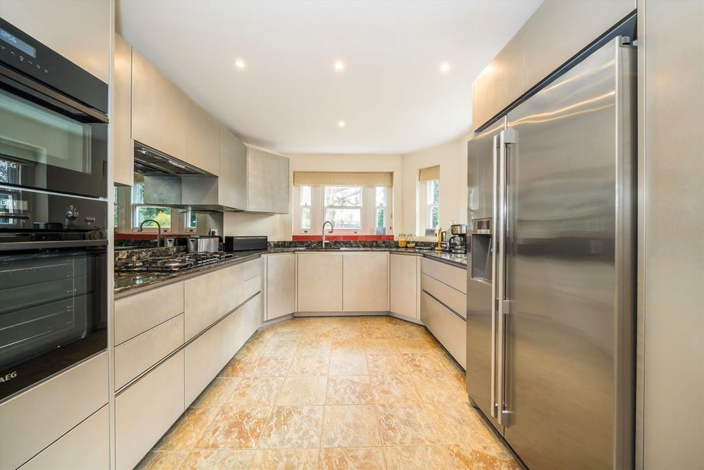 Property photo 3 of 25