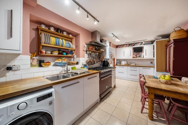 Property photo 3 of 22 Kitchen