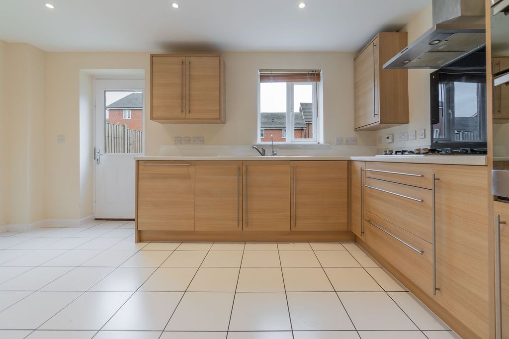 Property photo 3 of 32