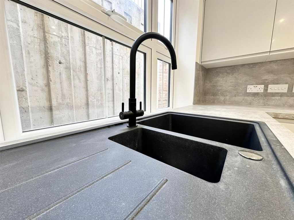 Property photo 3 of 13 Whatsapp Image 2025-10-10 At 5.14.49 Pm (2).Jpeg