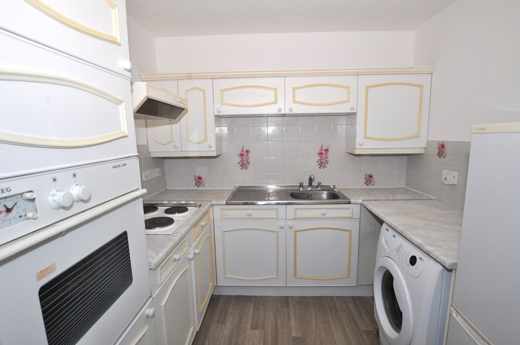 Additional image 7 of 1 bed flat for saleFairbanks Lodge, Furzehill Road, Borehamwood WD6