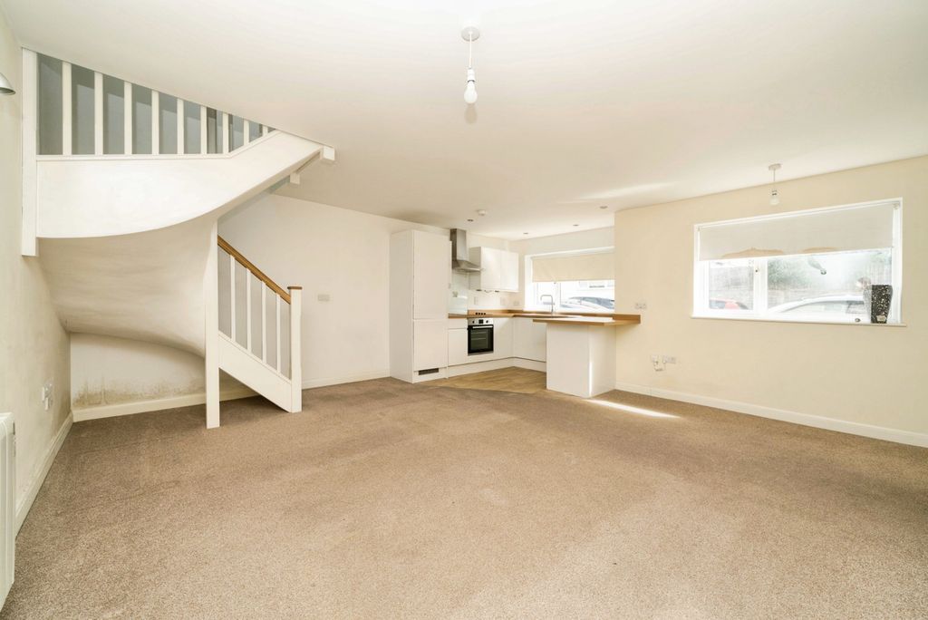 Property photo 3 of 17 Photo