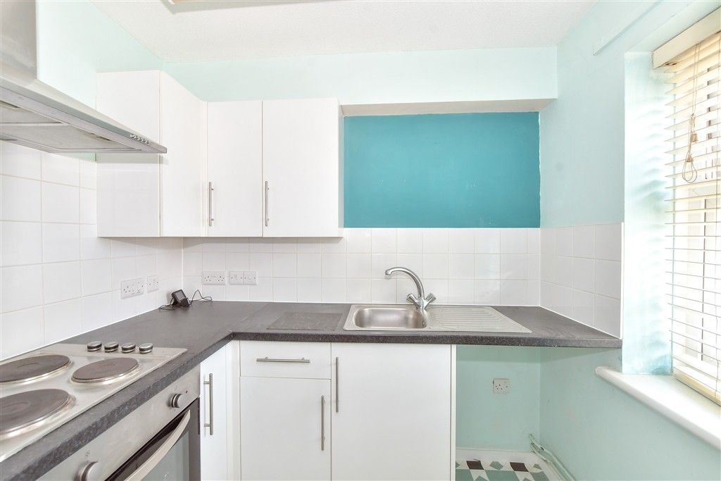 Property photo 2 of 6 Kitchen