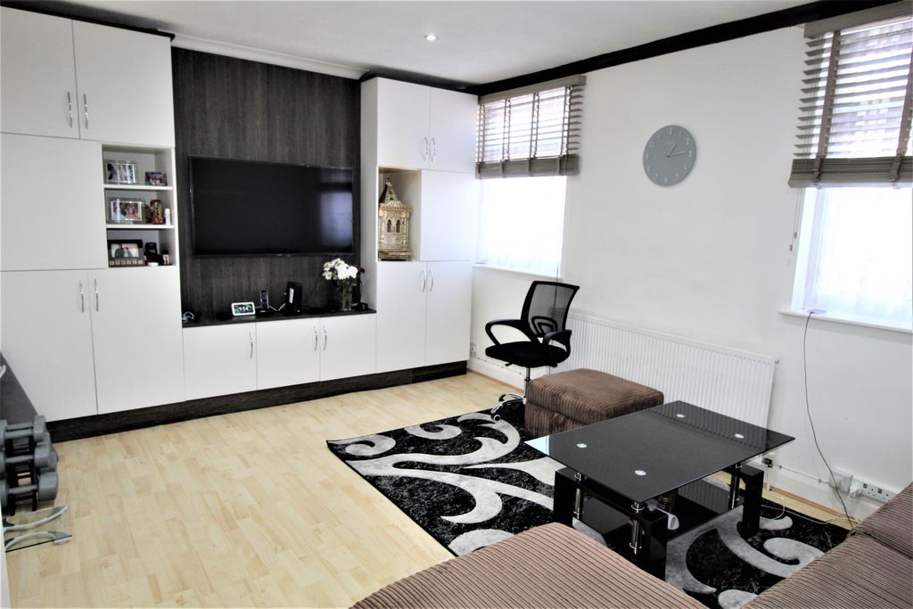 Property photo 2 of 8
