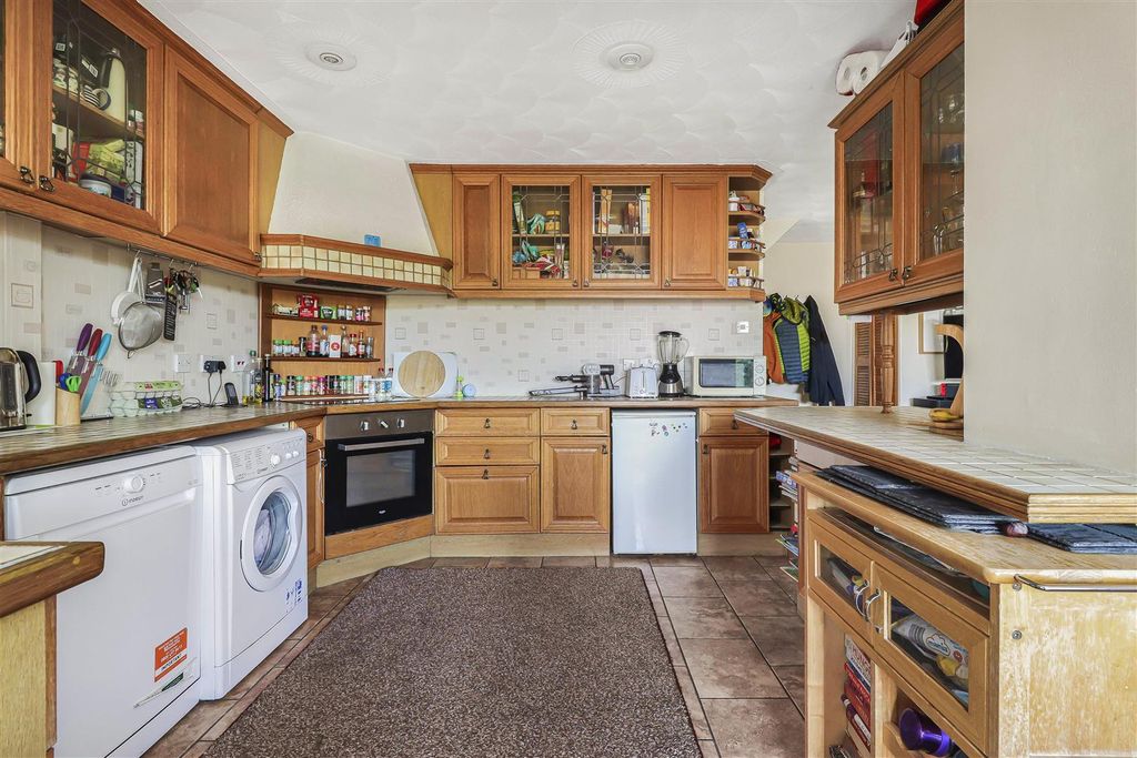 Property photo 3 of 18 13_57175.Jpg