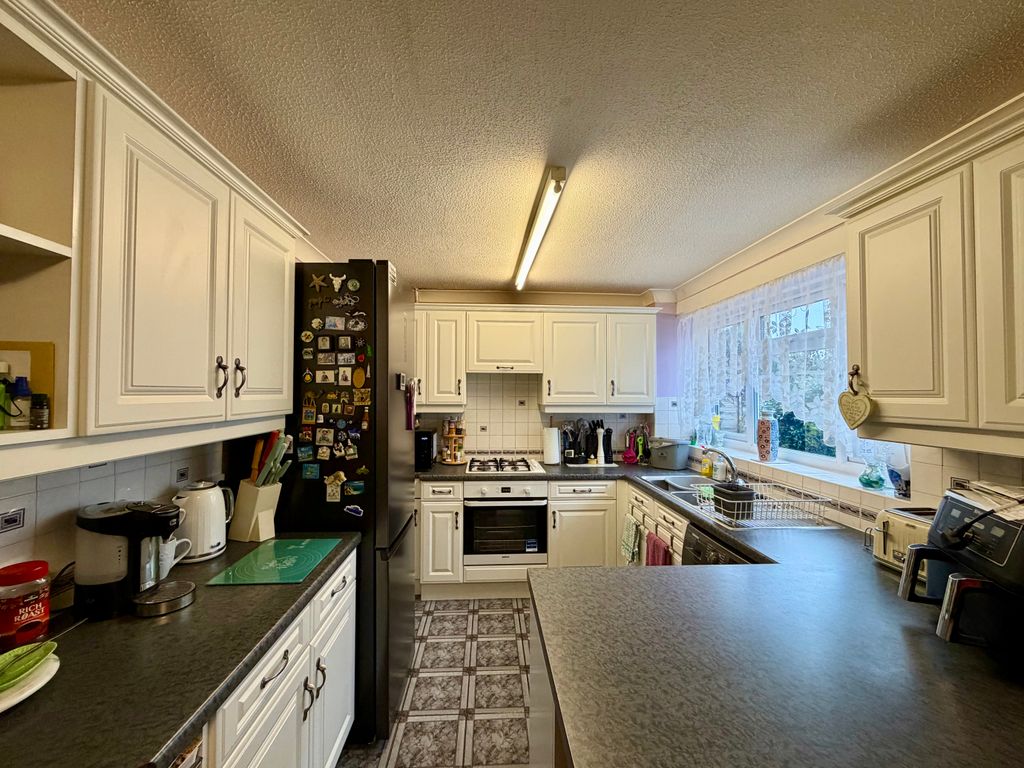 Property photo 3 of 13 Kitchen