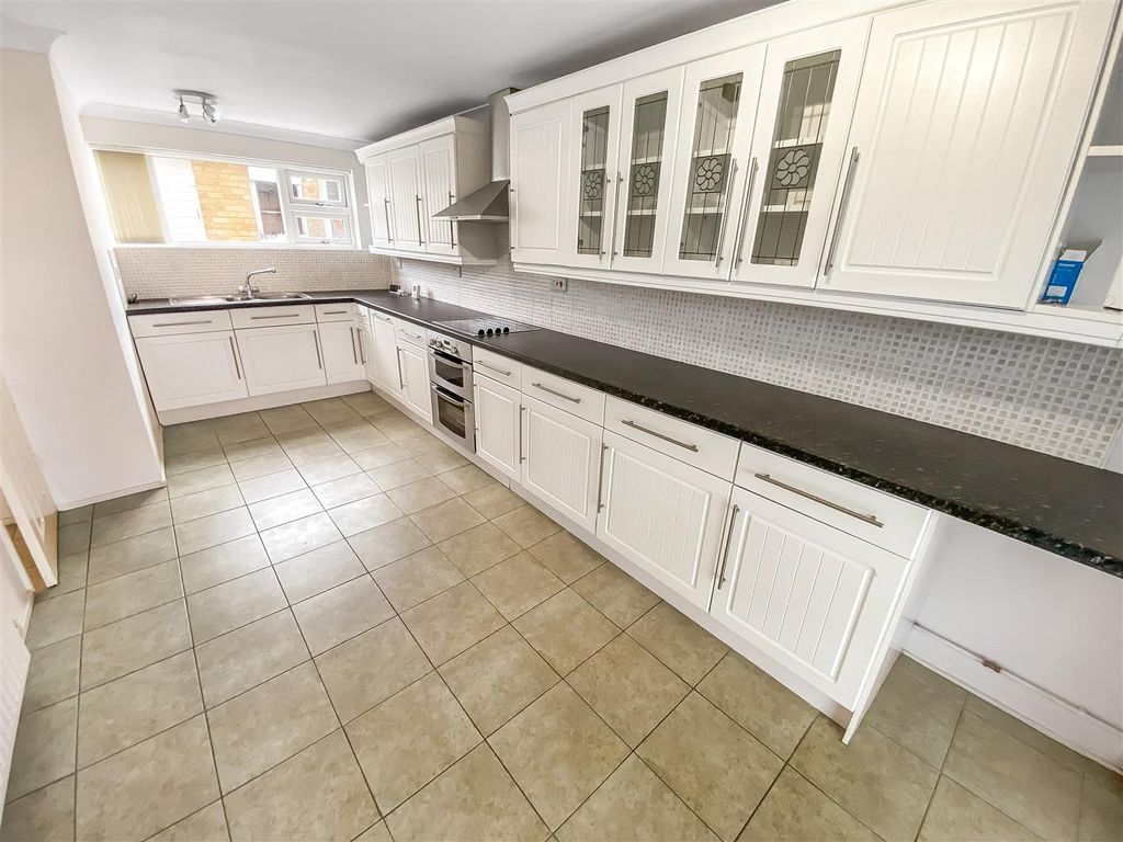 Property photo 3 of 10 Kitchen (2).Jpg