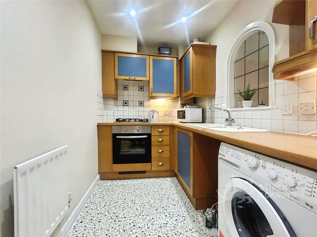 Property photo 3 of 9 Kitchen