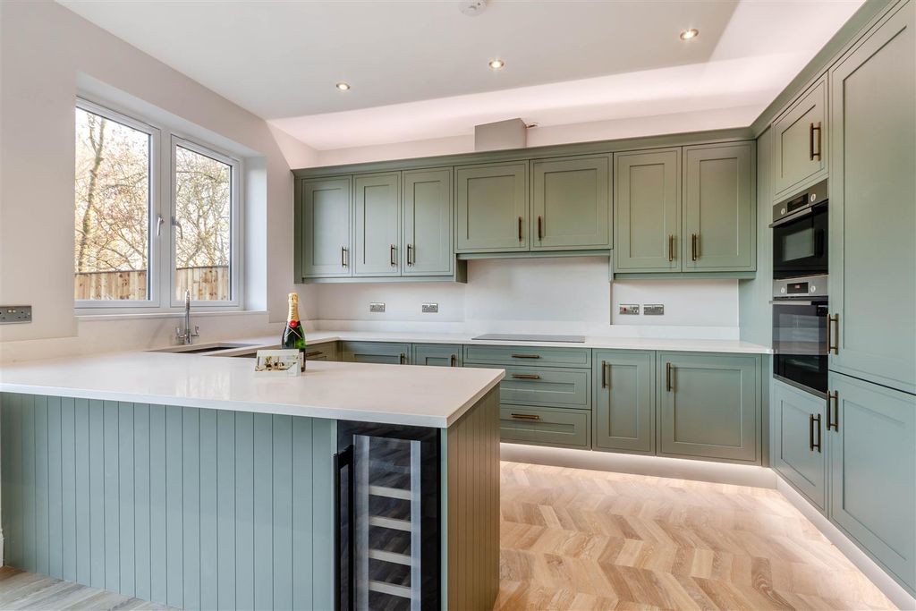 Property photo 2 of 43 8672135-Interior01.Jpg