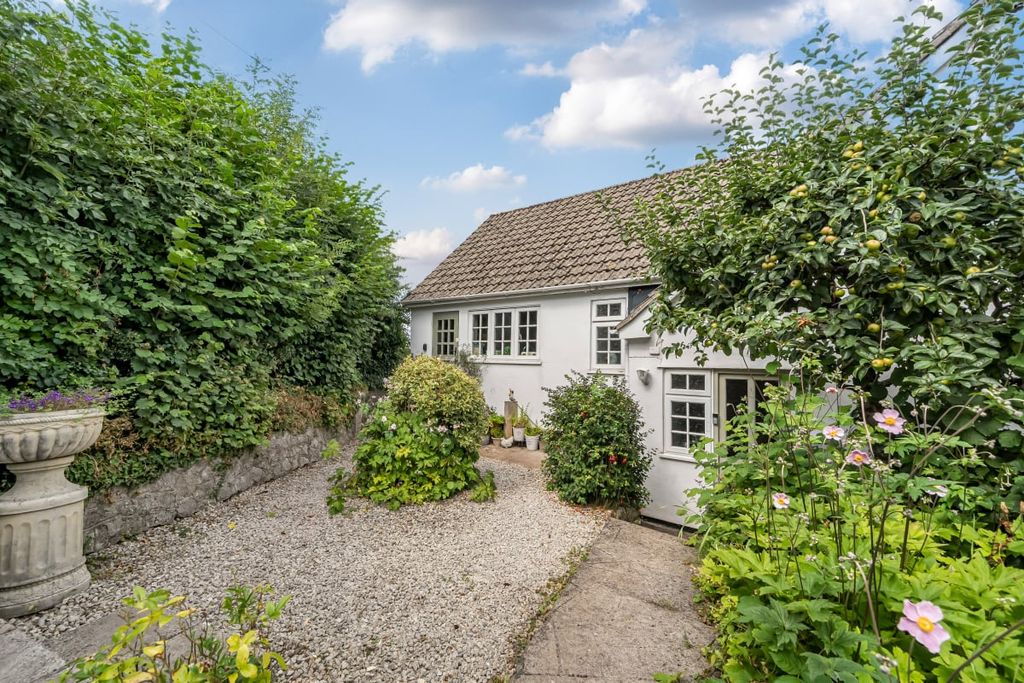 Property photo 2 of 10