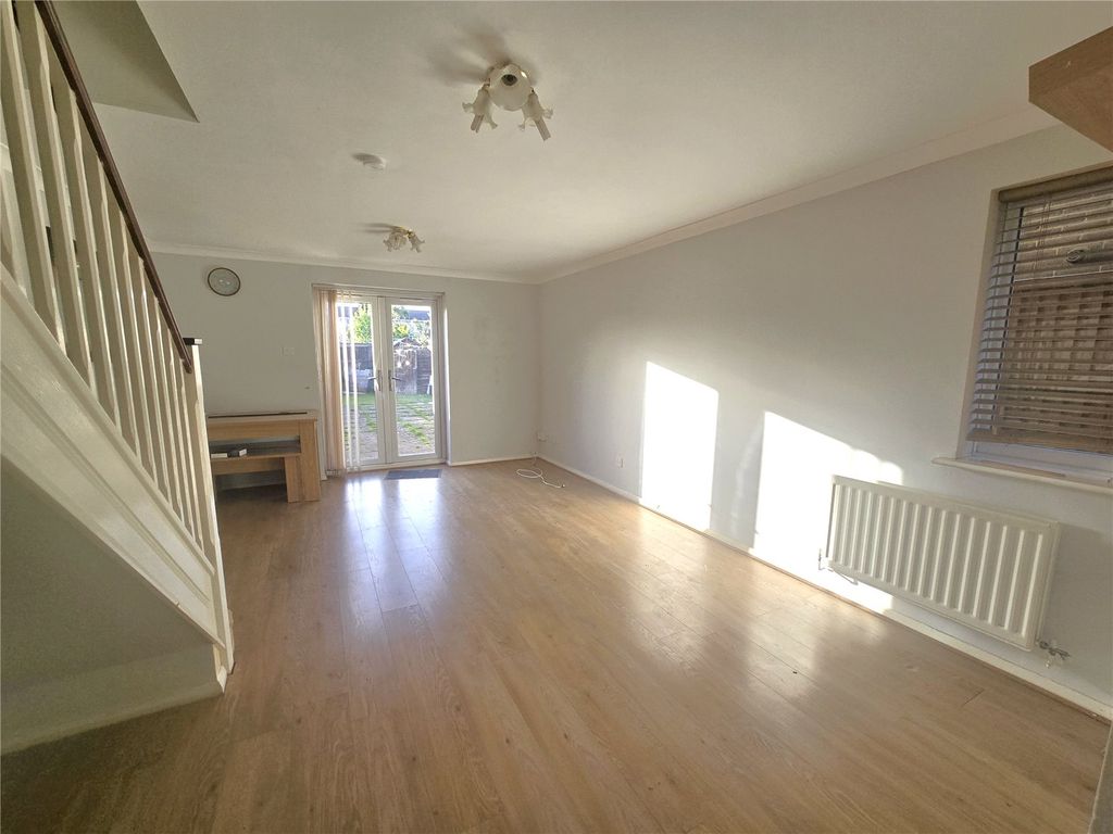 Property photo 3 of 11 Lounge