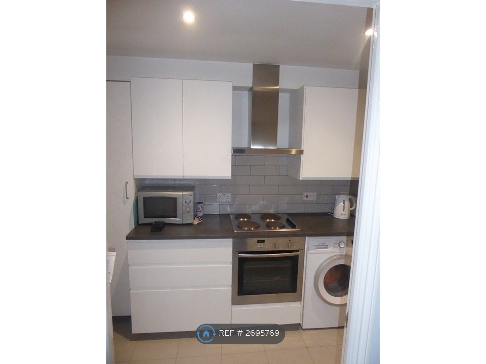 Property photo 2 of 12 Kitchen 2