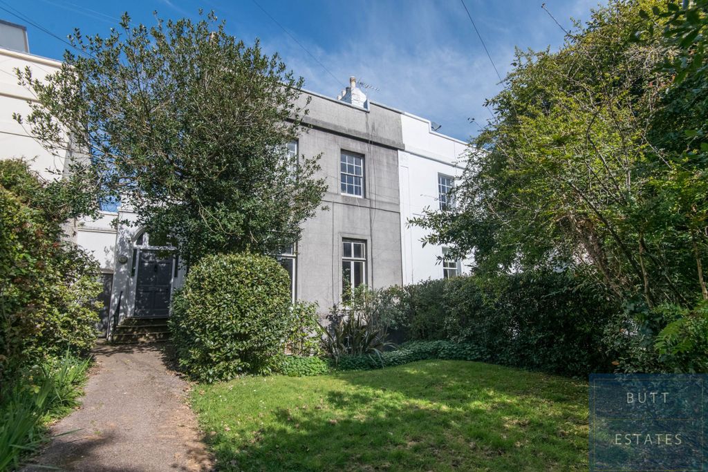 Property photo 1 of 9