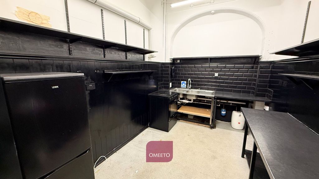 Property photo 2 of 4 Small Unit In Derby