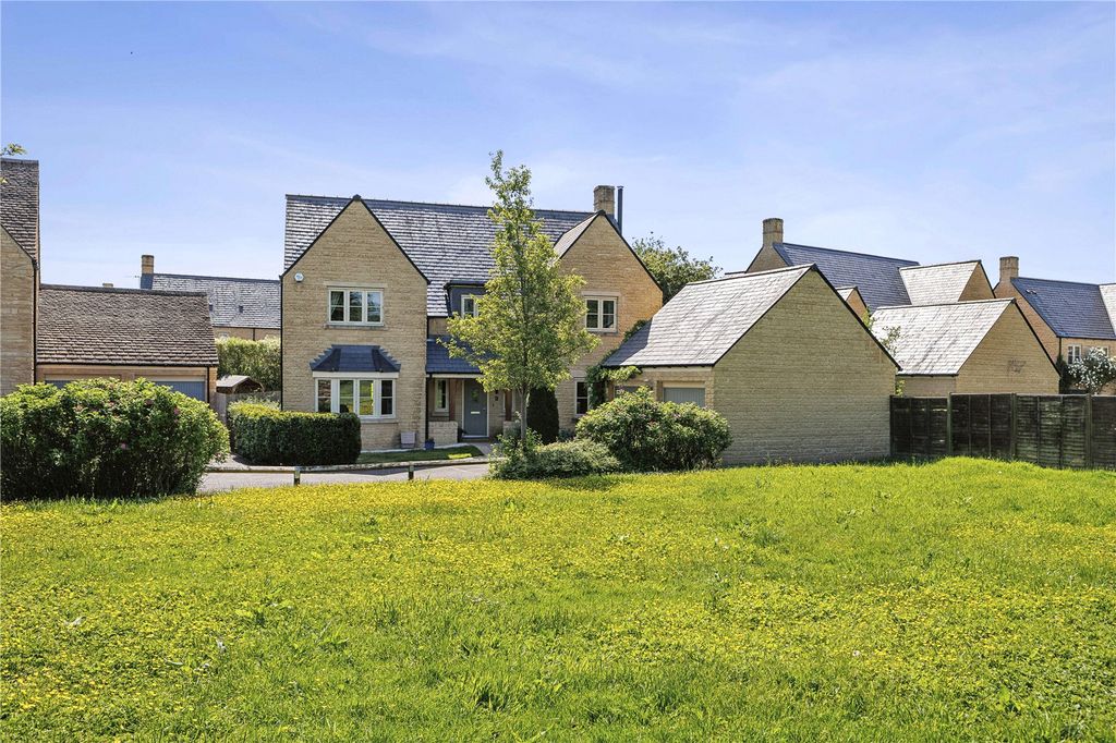 Property photo 1 of 15 Communal Green View