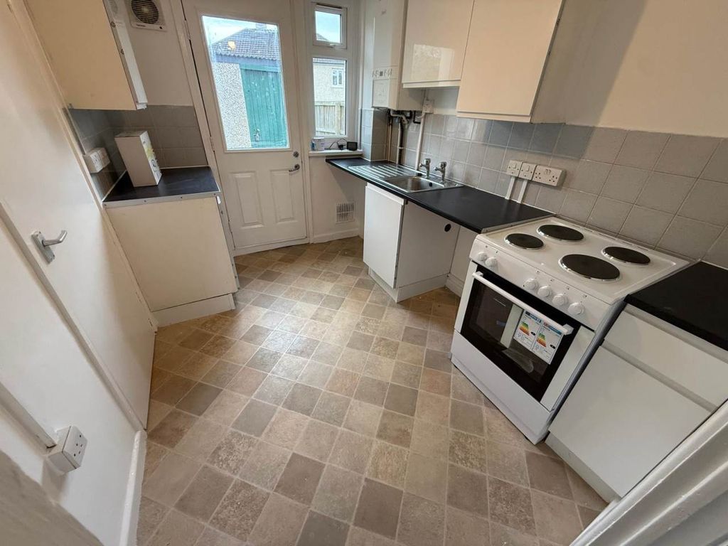 Property photo 3 of 15 Kitchen