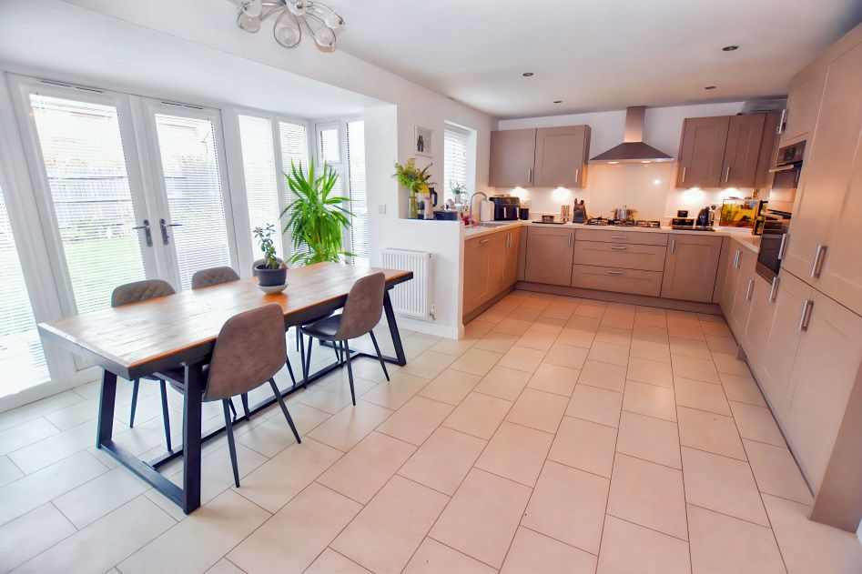 Property photo 2 of 20 Dining Kitchen 1