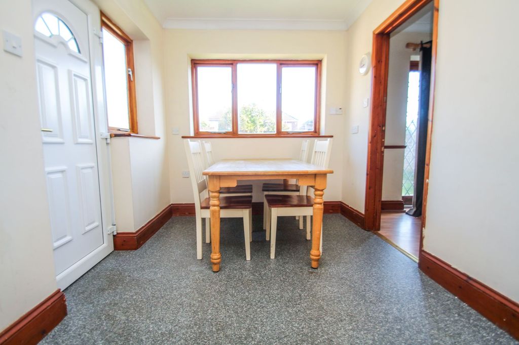 Property photo 3 of 11 Photo 2