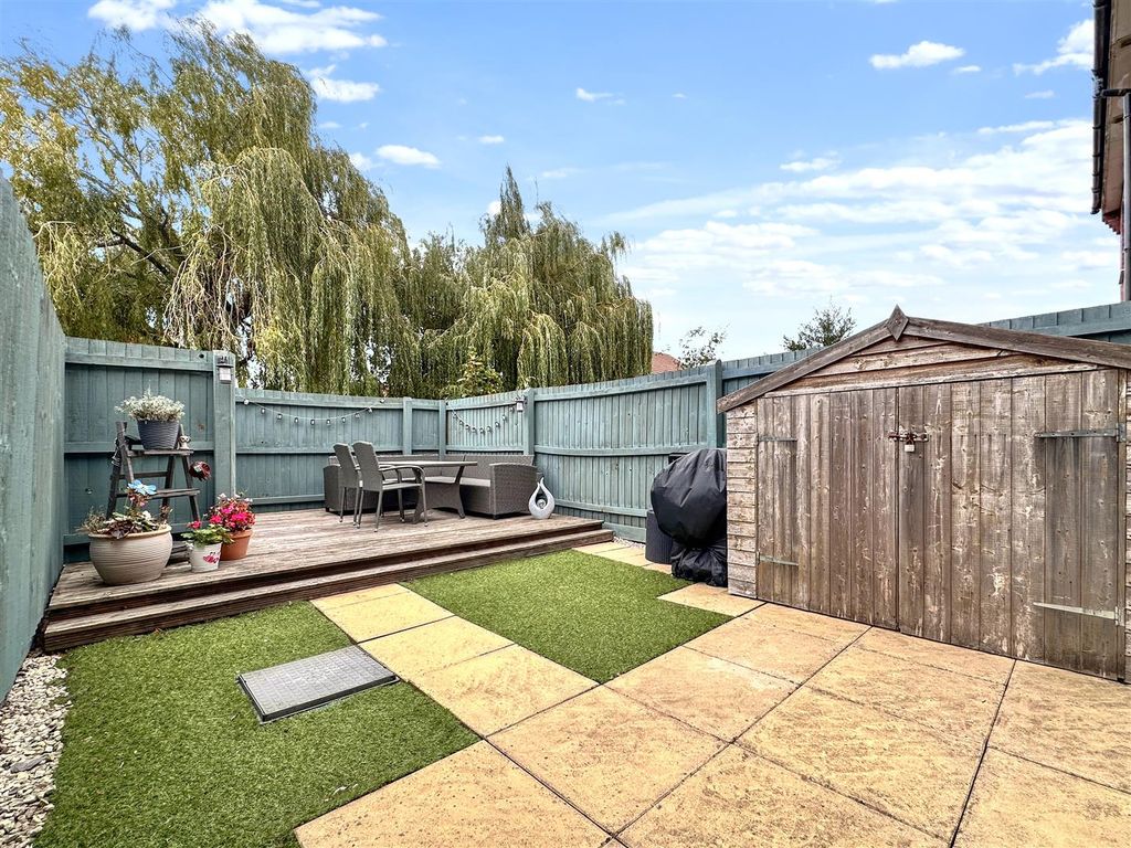 Property photo 3 of 20 Lovely Enclosed Garden 545