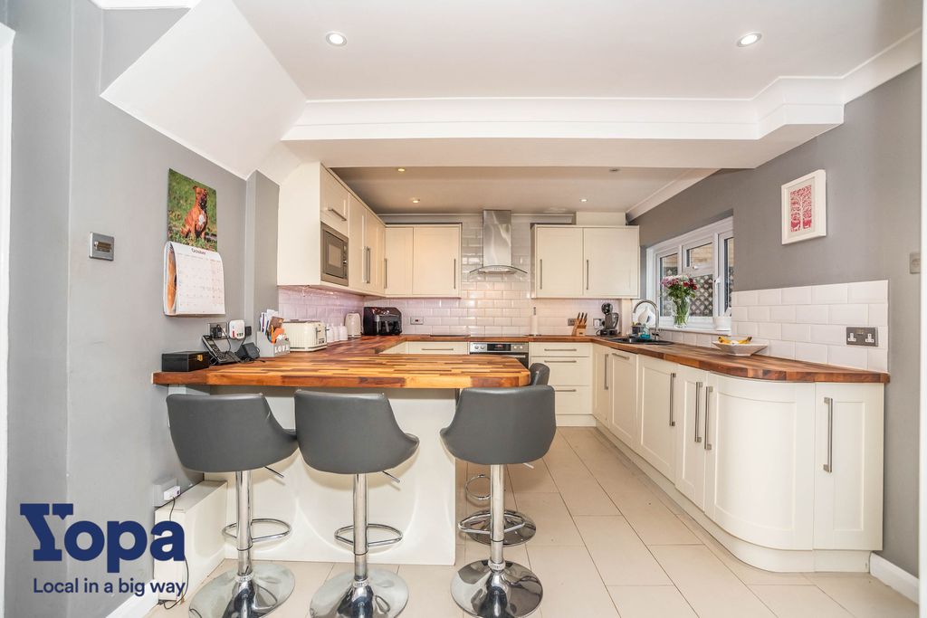 Property photo 2 of 20 Kitchen