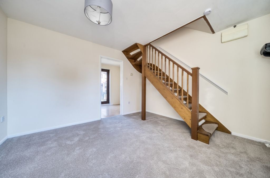 Property photo 3 of 10 Lrg_1355477-5-68c5255674F32