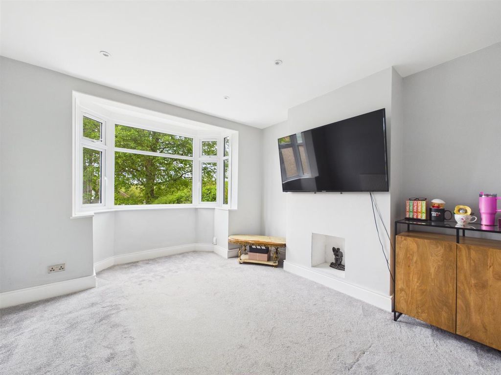 Property photo 3 of 20 Cam01563G0-Pr0248-Still008.Jpg