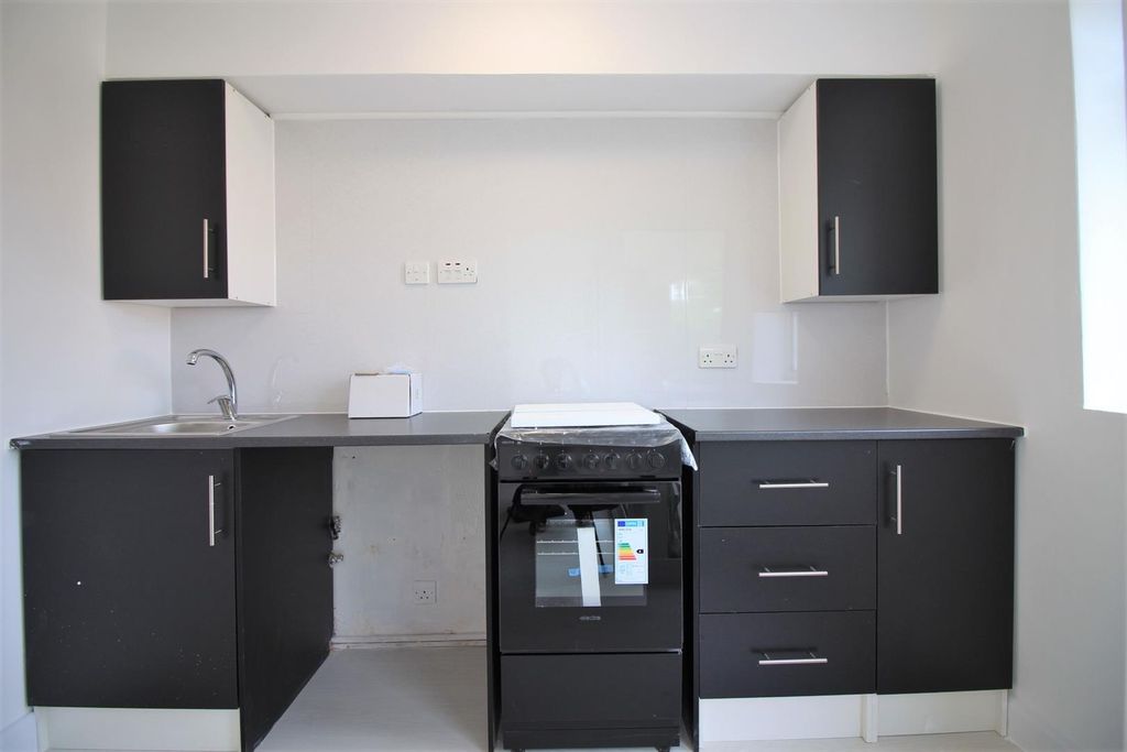 Property photo 3 of 6 Kitchen