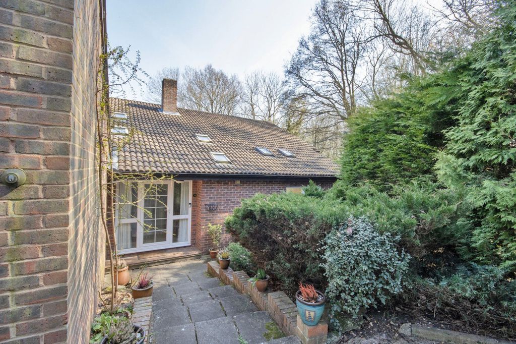 Property photo 3 of 27