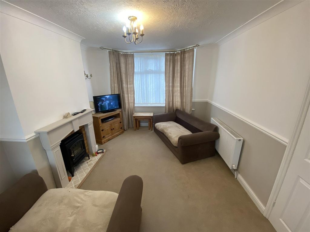 Property photo 2 of 11 Lounge