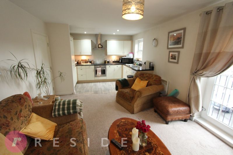 Property photo 2 of 7 Lounge/Dining Area