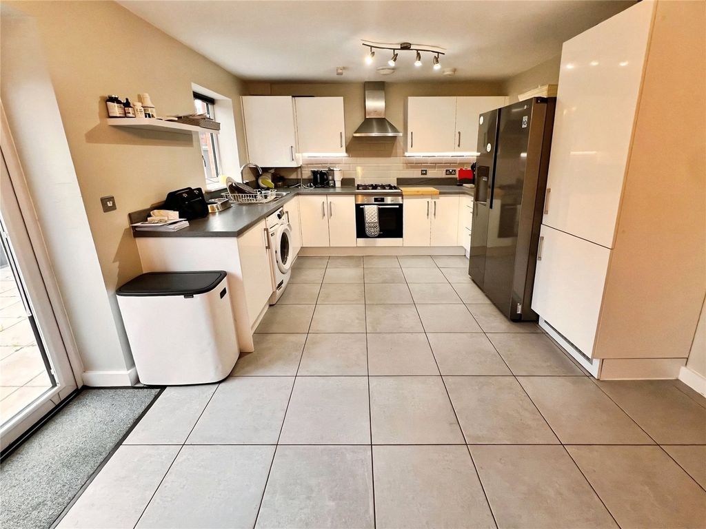 Property photo 3 of 14 Kitchen