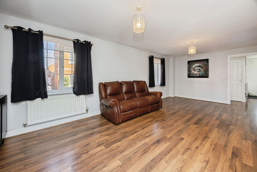 Property photo 3 of 26
