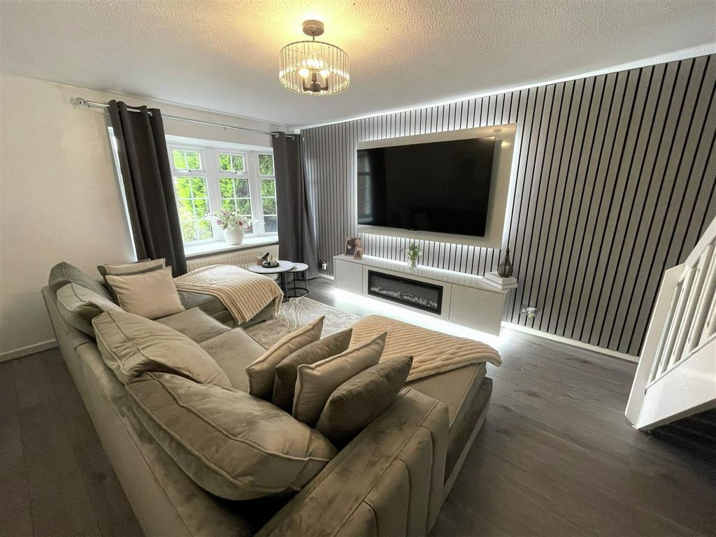Property photo 2 of 25 Lounge