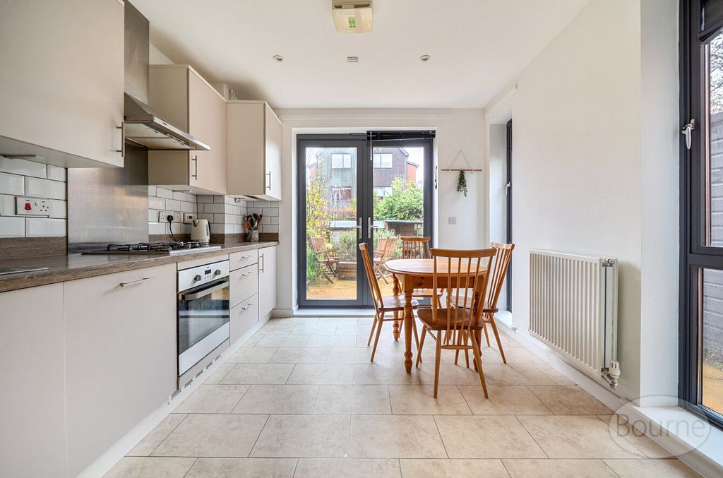 Property photo 2 of 25 4Acca453-812d-474...