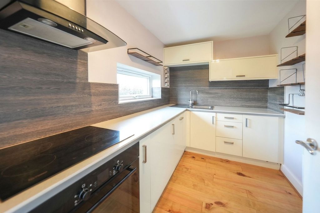Property photo 3 of 12 Kitchen