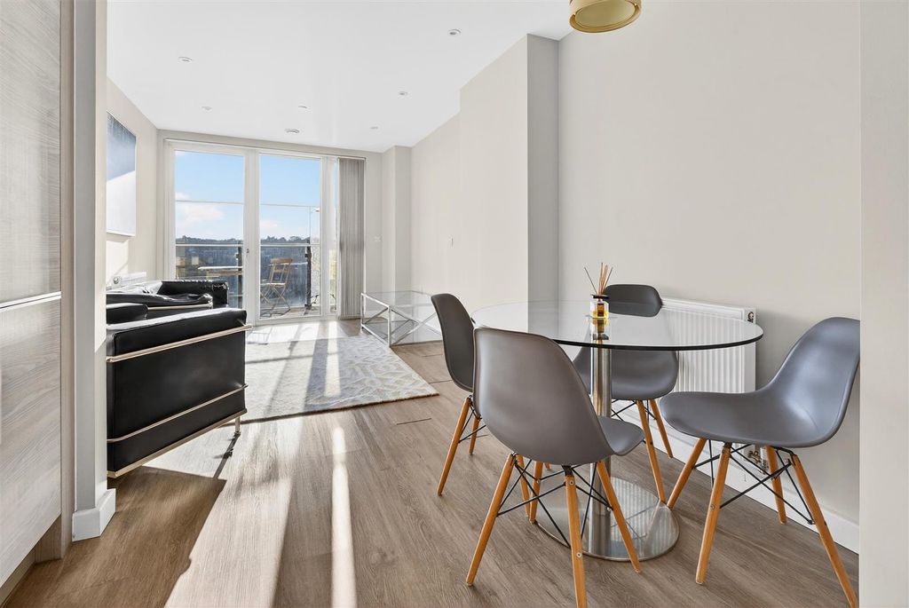 Property photo 3 of 17 To Let 1 Bedroom Flat Vertex Wandle Road Cr0 Www.i