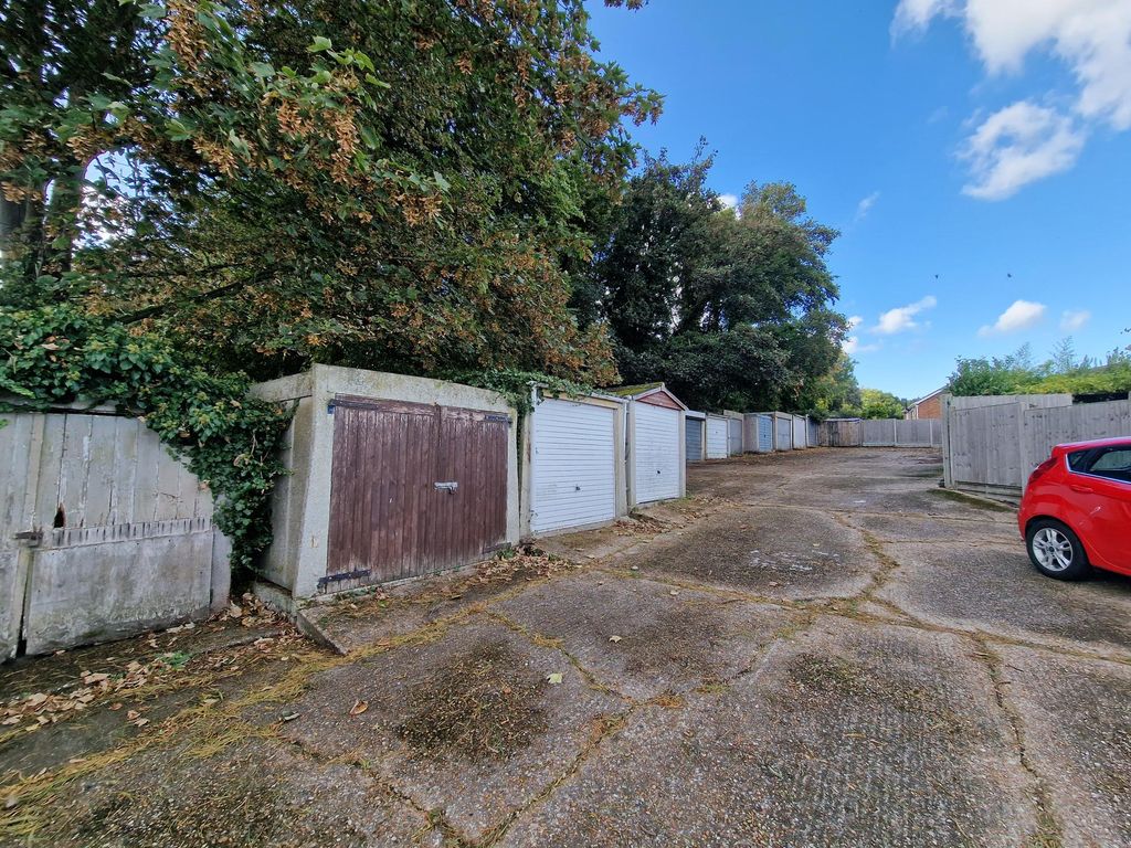 Property photo 3 of 4