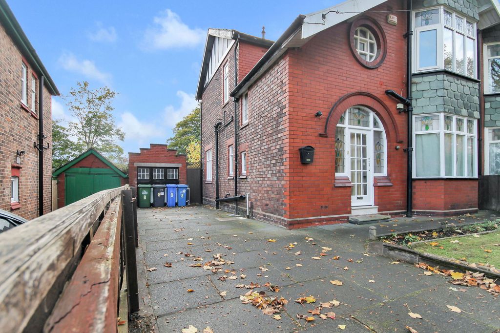 Property photo 2 of 38